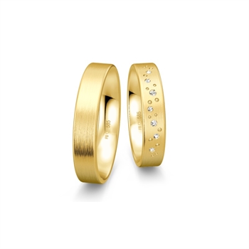 Breuning vielsesringe i 8-14 kt guld med blank overflade, flad rundet profil og 0,048 ct brillanter i stjernedrys-mønster.