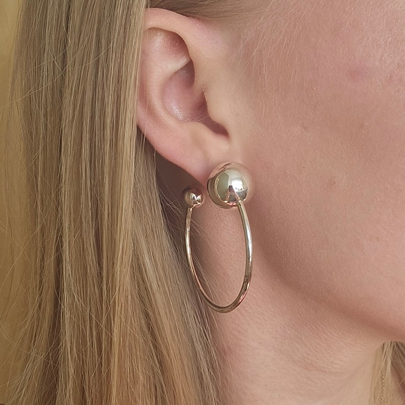 Jane Kønig - Big Sphere Hoop i blank sølv