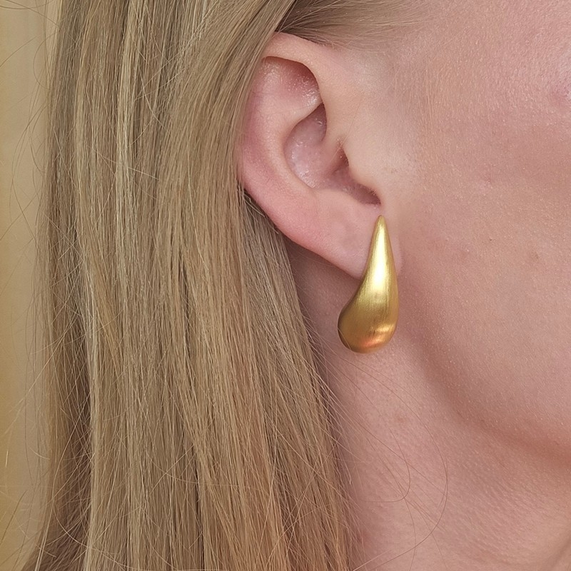 Jane Kønig - Mega Orbis Drop Stud i forgyldt sølv