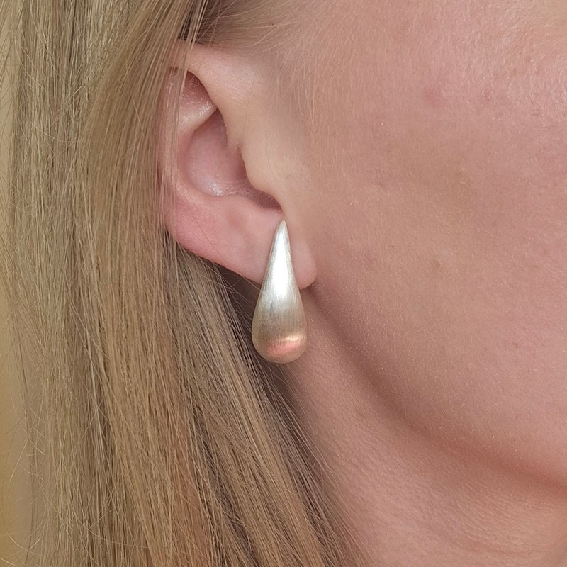 Jane Kønig - Mega Orbis Drop Stud i sølv