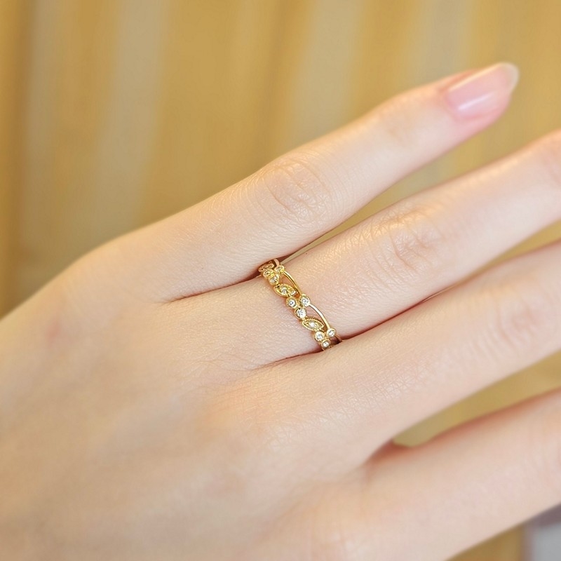 Mads Z - Poetry ring i 14 karat guld m. i alt 0,16 ct.