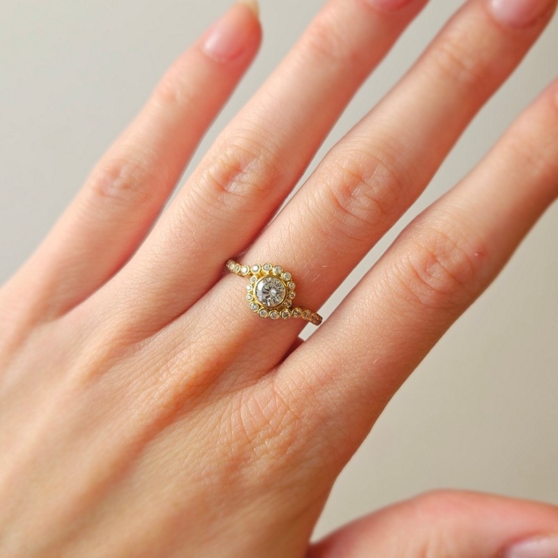 Mads Z - Carmen ring i 8 kt. guld med zirkonia