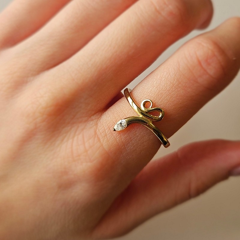 Mads Z - Cobra ring m. zirkon i 8kt. guld str 56