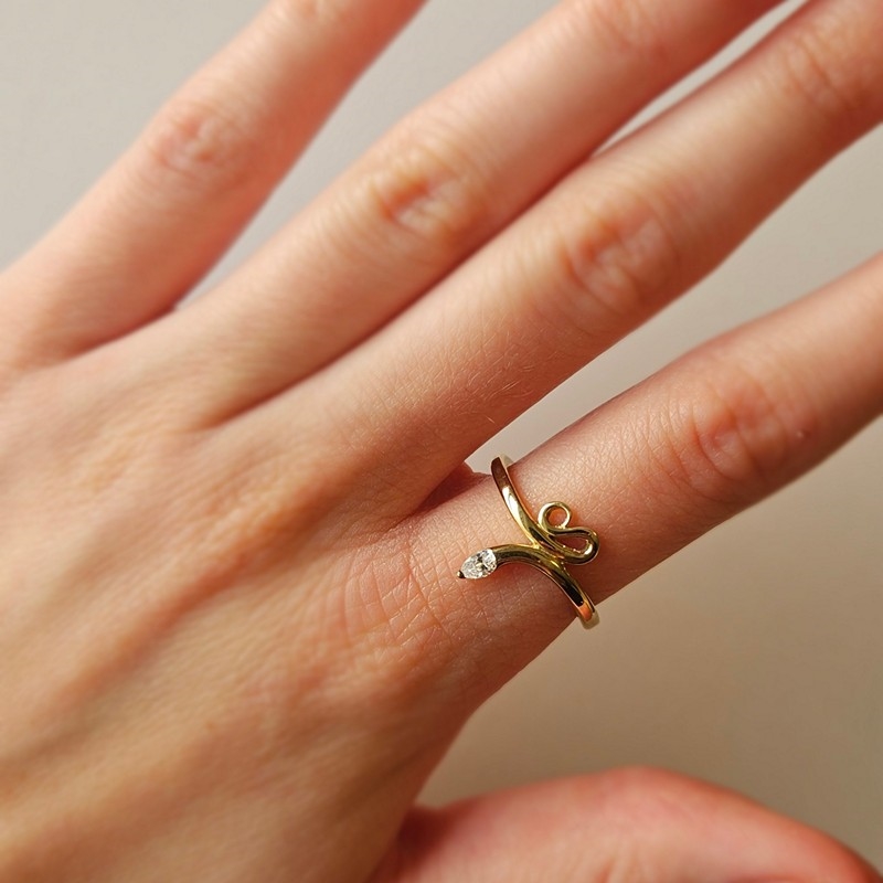 Mads Z - Cobra ring m. zirkon i 8kt. guld str 56