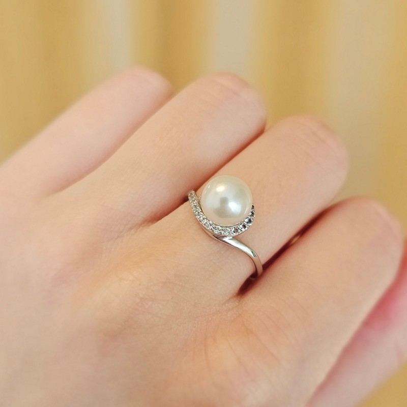 Mads Z - Kimberly ring i 14 kt guld m. 0,21ct. og kulturperle