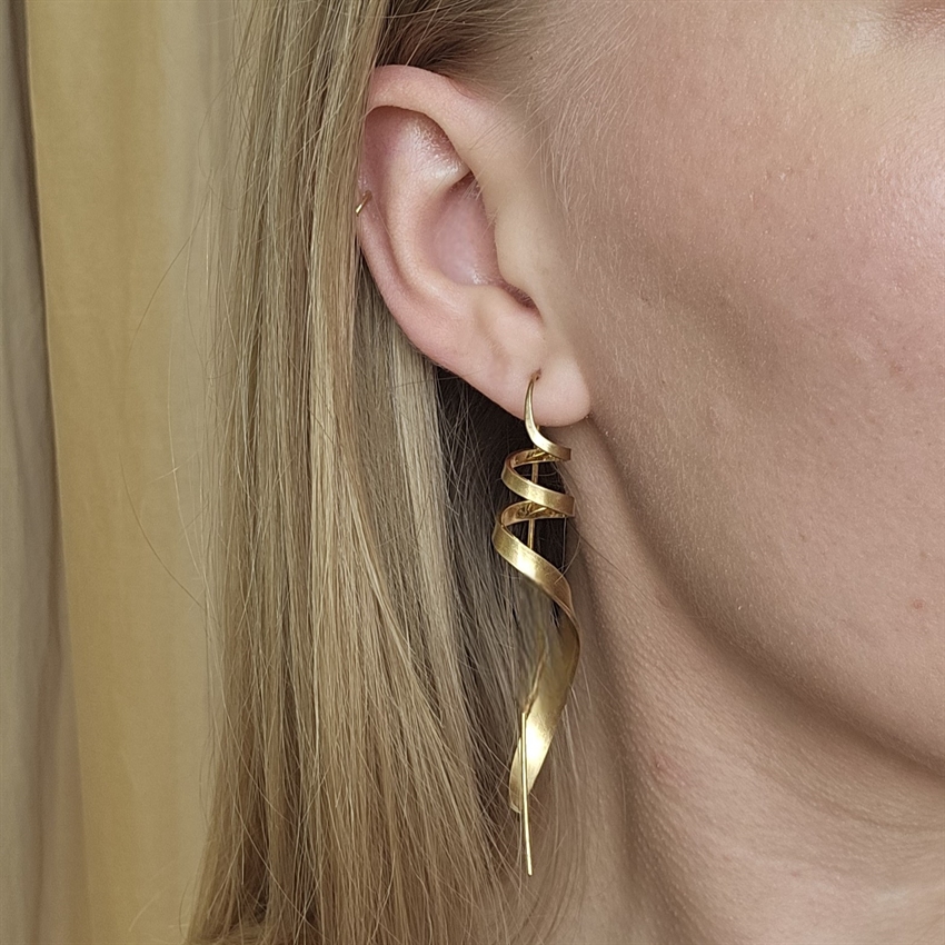 Jane Kønig - Ringlet ørering i forgyldt sølv