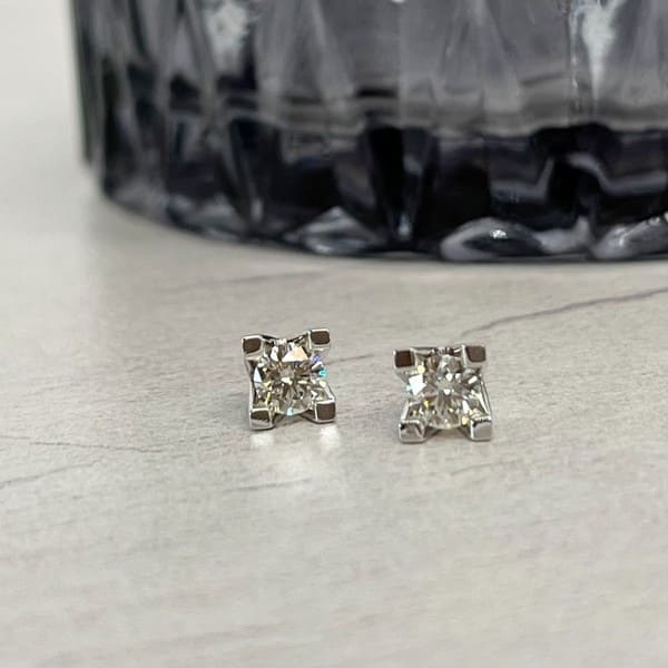 Kleopatra 14 kt hvidguld øreringe med 0,30 ct. - Shop med -15 %
