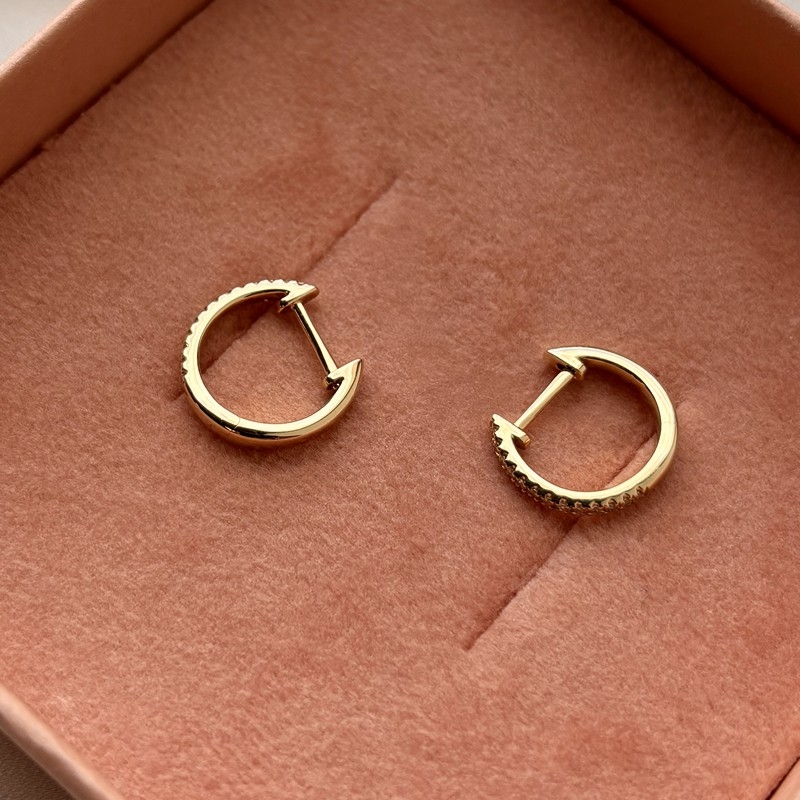 Dazzling - 14 kt. creoler med i alt 0,10H-W/SI