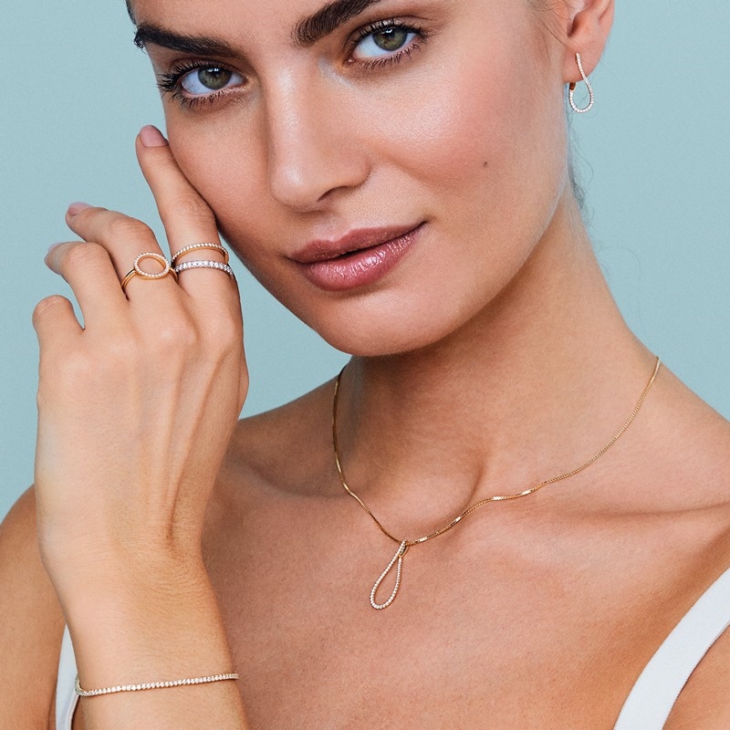 Dazzling - 14 kt. creoler med i alt 0,24 H-W/SI diamanter