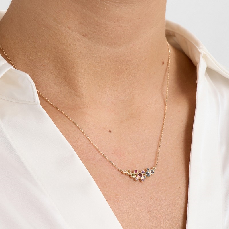 Mads Z Luxury Rainbow halskæde i 14 kt guld med ægte sten båret på model