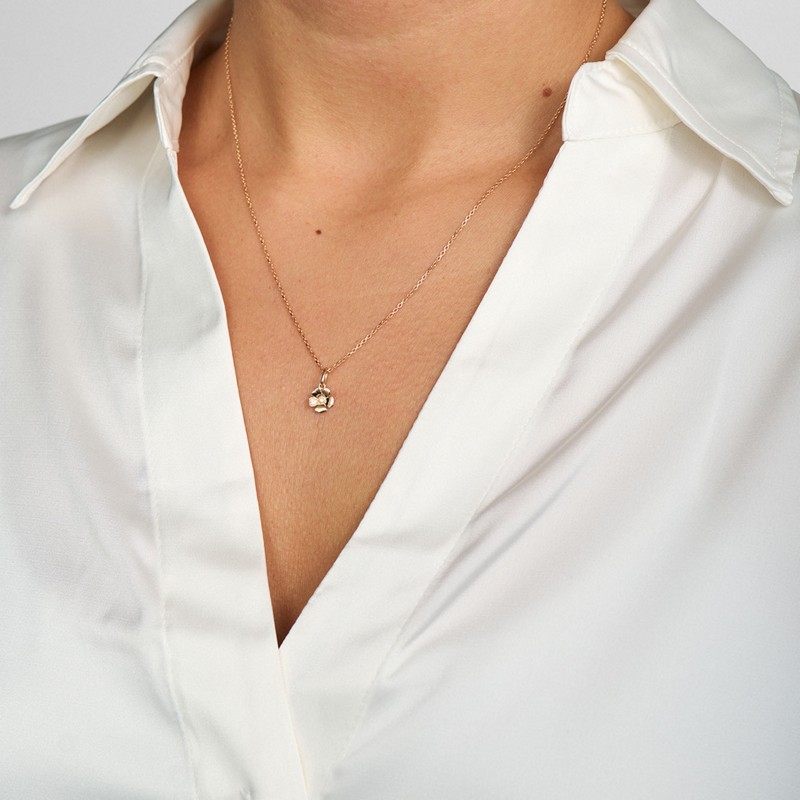 Fleur-halskæden i 14 karat guld fra Mads Z 2