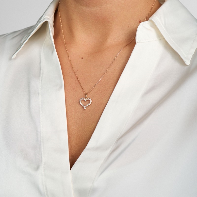 Tender Heart vedhæng i 14 karat guld med brillanter fra Mads Z