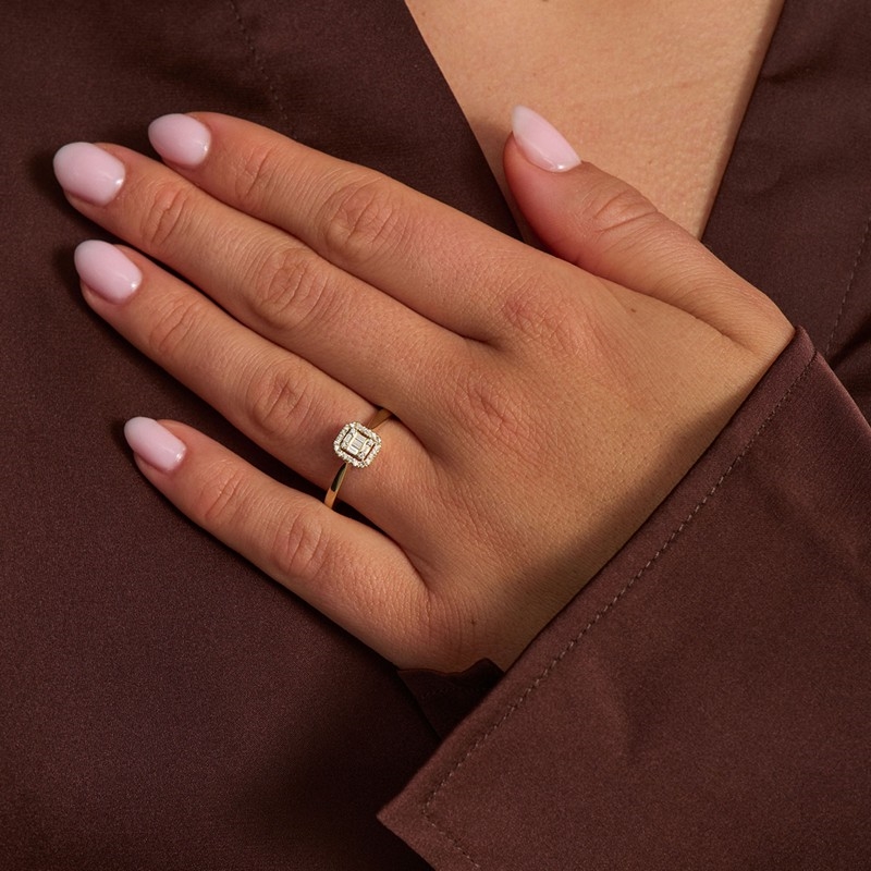 Elizabeth diamant ring i mellem størrelse i 14 karat guld fra Mads Z