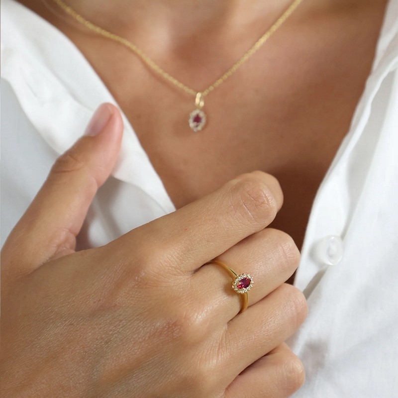 Aagaard - 8 kt. guld ring med rød rubin