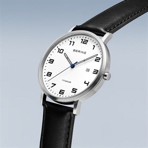 Bering - Titanium herreur med hvid skive | 18640-404