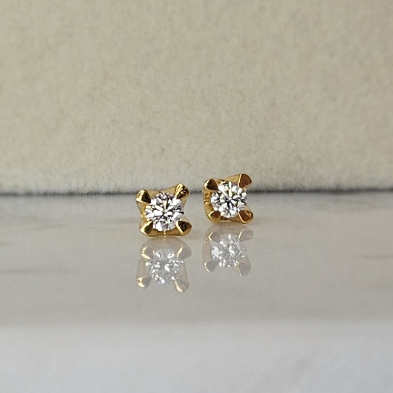 Aagaard - Diamant øreringe i 8 kt guld med Lab diamant i alt 0,20 ct