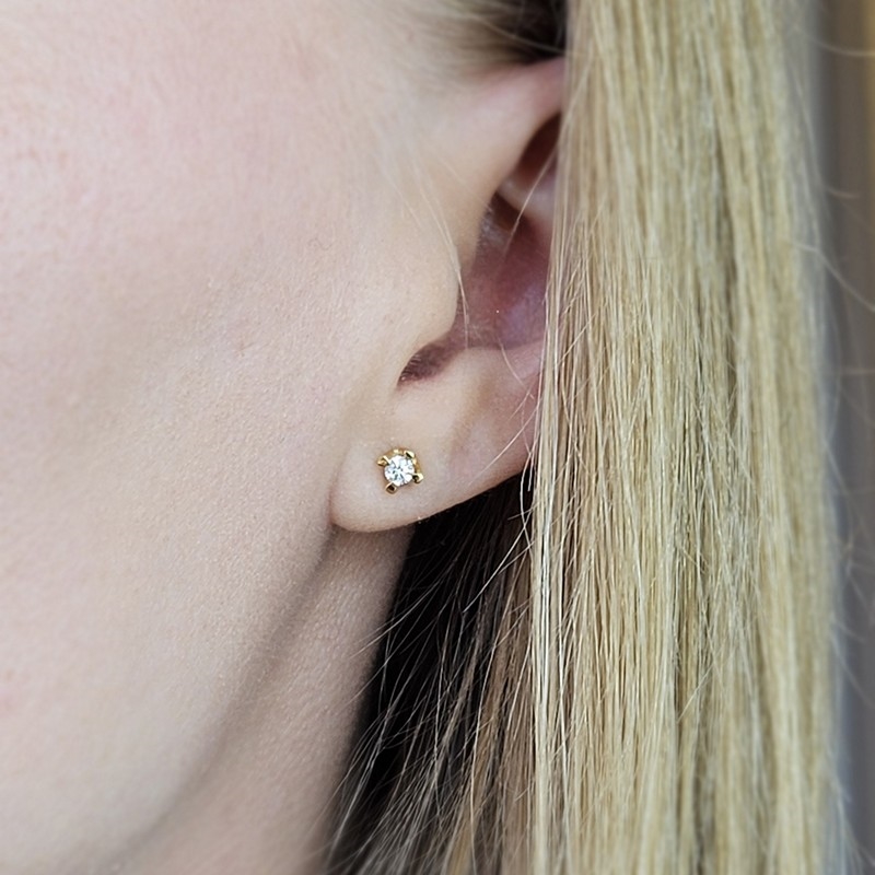 Aagaard - Diamant øreringe i 8 kt guld med Lab diamant i alt 0,20 ct