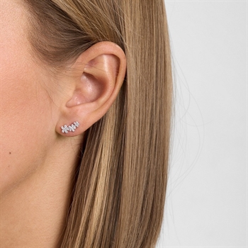 Mads Z Céleste crawler øreringe i sterlingsølv 12,5 mm med stjerner og zirkonia båret på model