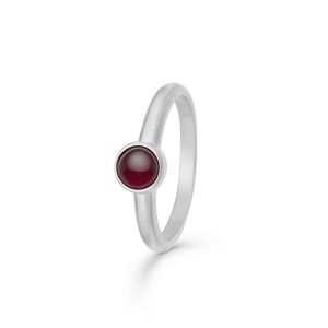 Mads Z - Cabochon ring i sølv m. rubin**