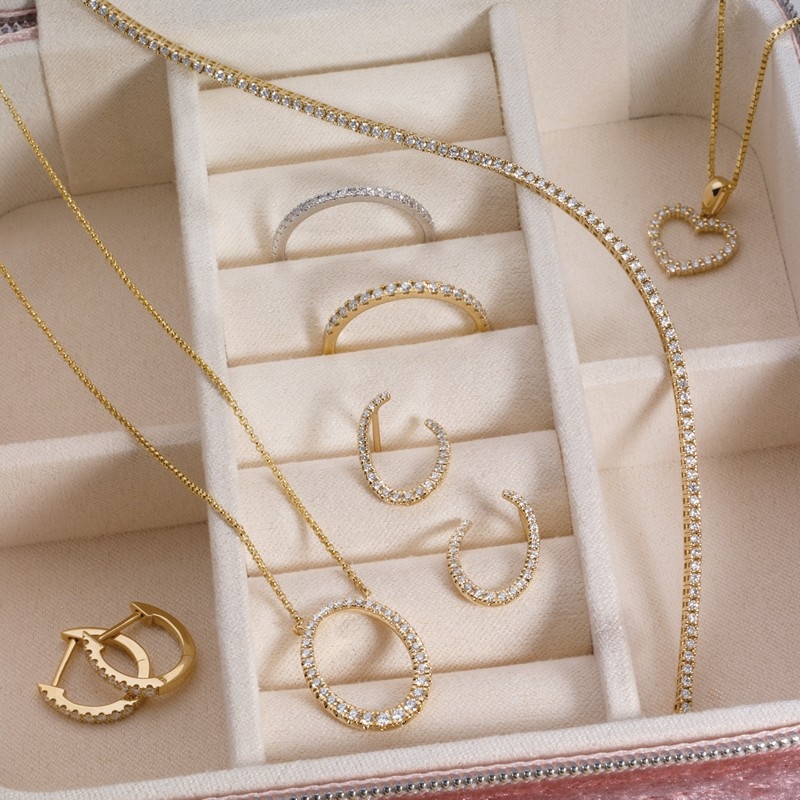 Dazzling - 14 kt. halskæde m. ovalt vedhæng & 0,24 H-W/SI  c