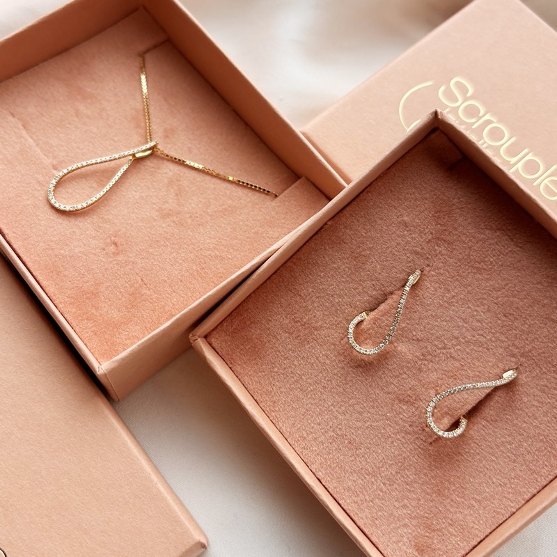 Dazzling - 14 kt Guldvedhæng m/sølvkæde og 0,23 H-W/SI b