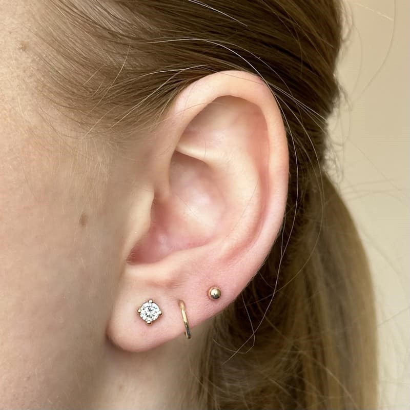 Siersbøl 8kt. guld ørestikker zirkonia 4mm 30310400300