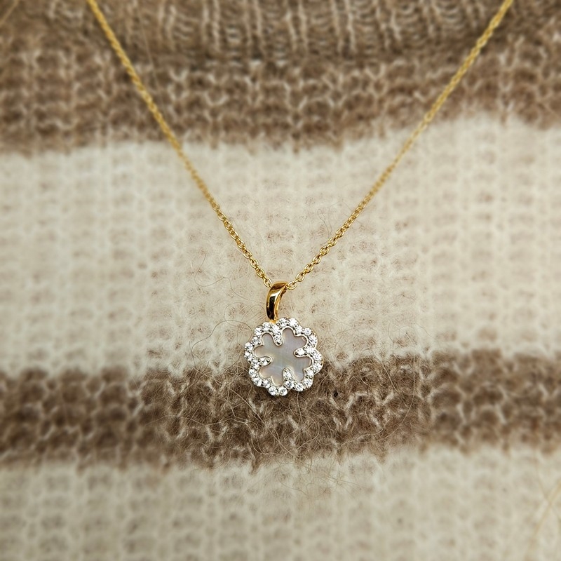 8kt guld Kløver vedhæng med zirkonia, perlemor og forgyldt kæde
