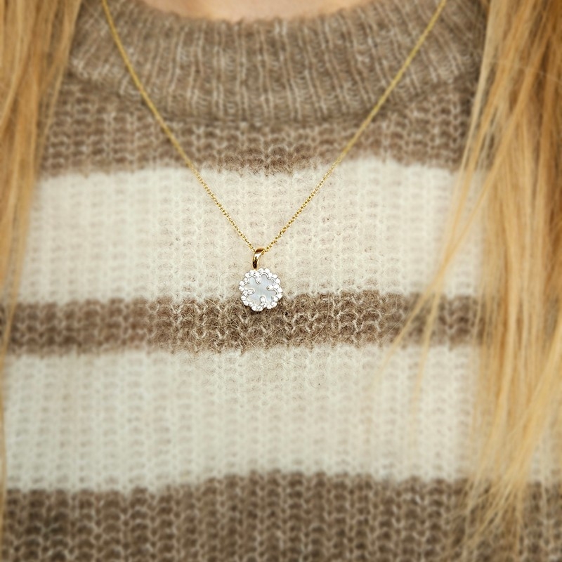 8kt guld Kløver vedhæng med zirkonia, perlemor og forgyldt kæde