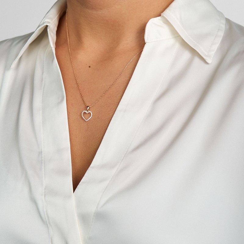 Mads Z Rhianna hjerte vedhæng i sterlingsølv 10 mm båret på model