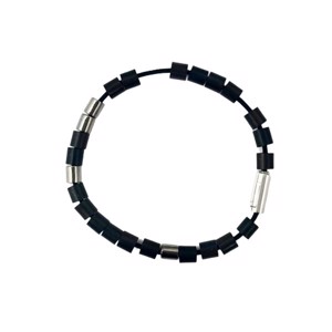 Black Sun Basisarmbånd i sort nylon og perler m. sølvlås 
