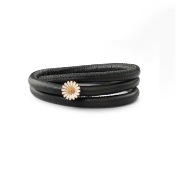 Christina Collect - Læderarmbånd m. forgyldt marguerite charm