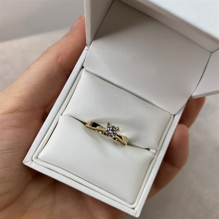 Kleopatra 14 kt guld diamantring med 0,05 ct. 7135