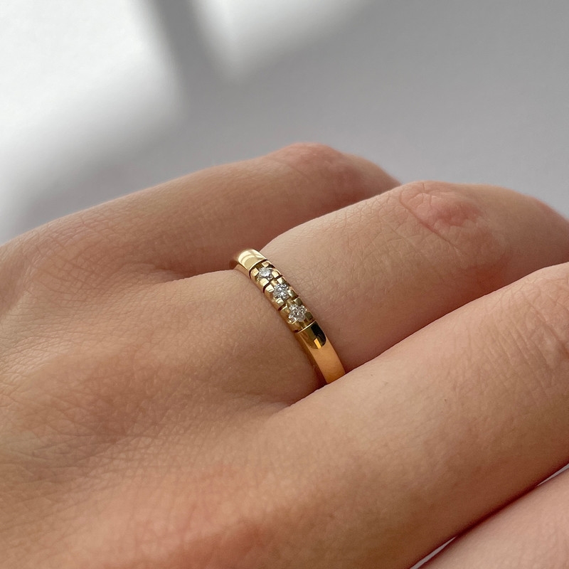 Grace Alliancering i 14 kt. med  i alt 0,09 ct. 7155,3