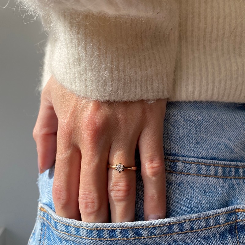 Vida ring 8 kt. guld med brillant 0,03 - 0,35ct-model