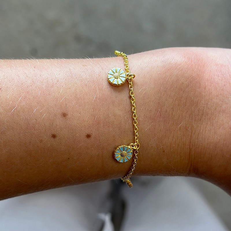 Lund Copenhagen Marguerit armbånd på model