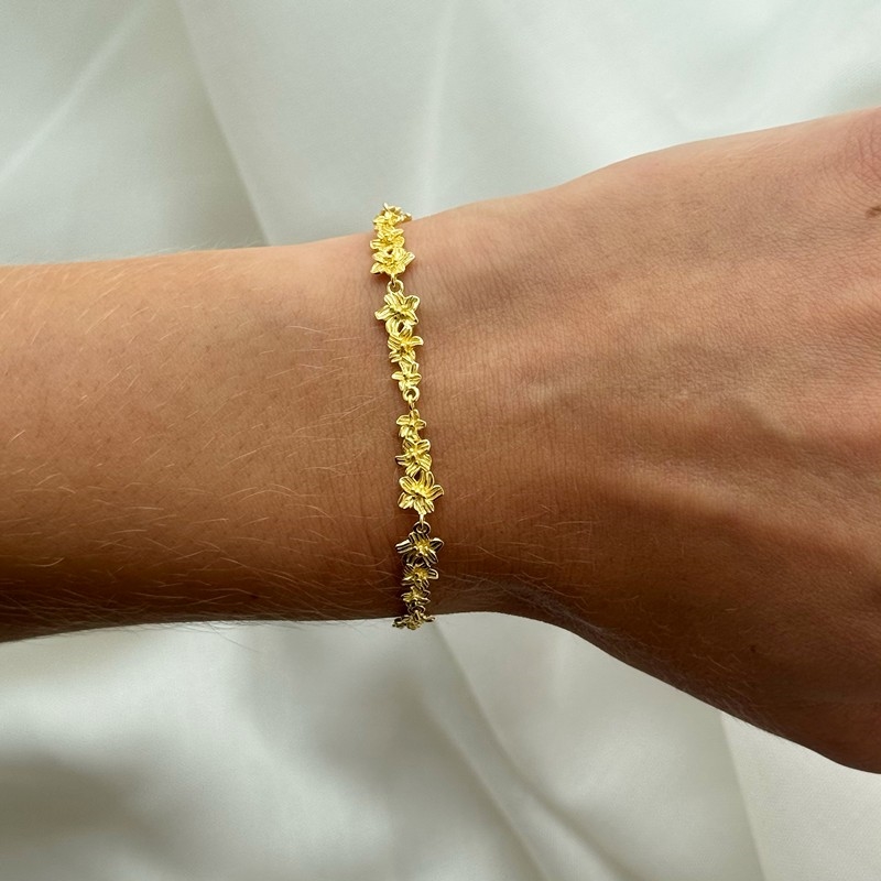 Det elegante Jasmin Bracelet fra Aqua Dulce er et armbånd