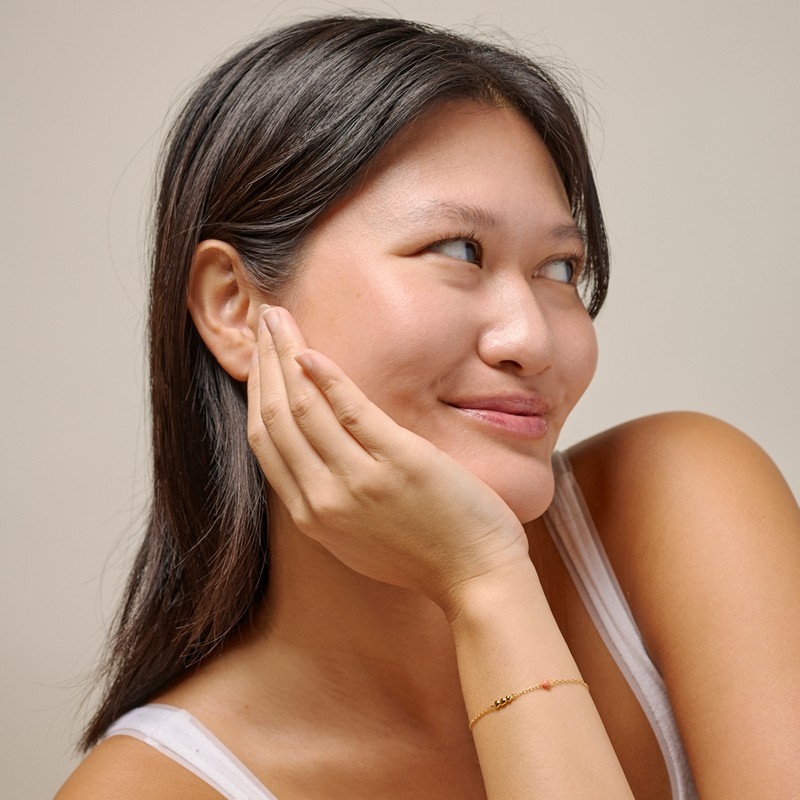 Nara armbåndet i forgyldt sølv i Light Coral fra Enamel Copenhagen 2