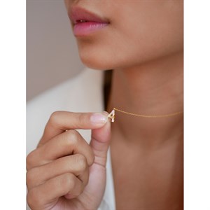Modelbillede 1: Enamel - My Name, My Story halskæde m. bogstav i forgyldt sølv
