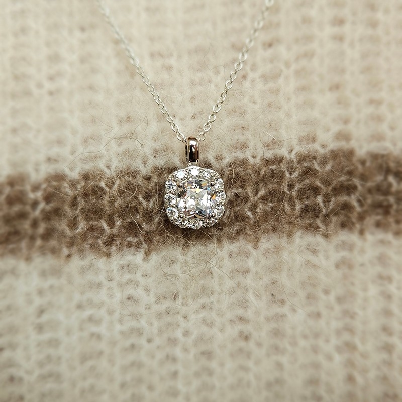 Kvadratisk rosette vedhæng i sølv med zirkonia og sølv ankerkæde 3