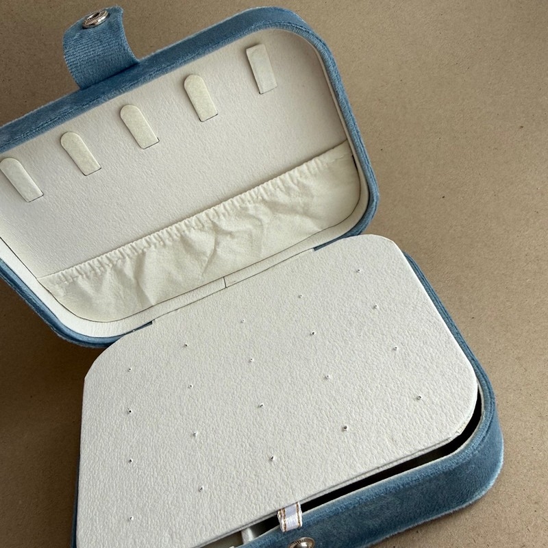 Smykkeskrin i velour i blå