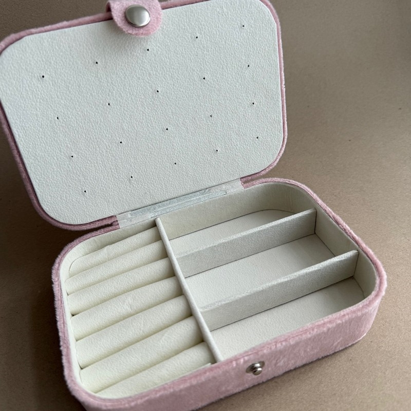 Smykkeskrin i velour i rosa 2