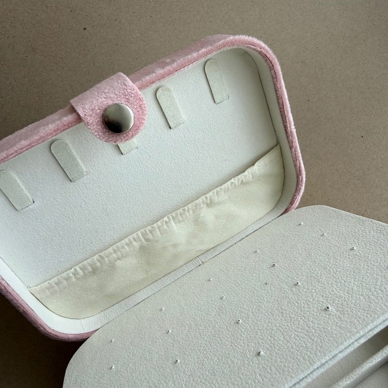 Smykkeskrin i velour i rosa 3