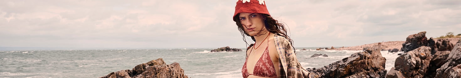 Spring/summer 2022 fra Maanesten hedder Surrounding Shapes Maanesten smykker - SS26 hos Guldcenter.dk