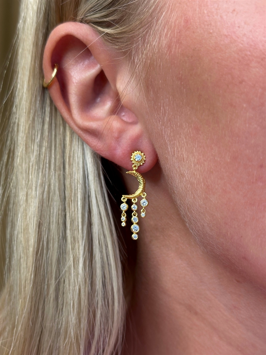 Astrea Twinkle øreringe i forgyldt sølv fra Maanesten