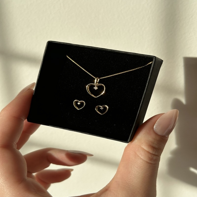 14 kt Guldsæt øreringe og halskæde med diamant