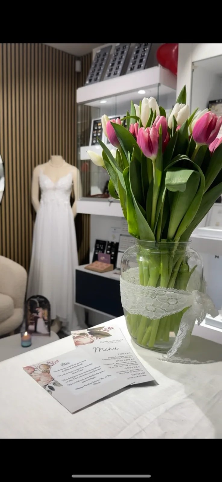 Bryllupsstemning i butikken