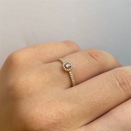 Sofia - Pink safir diamantring i 14 kt. guld med i alt 0,17ct.