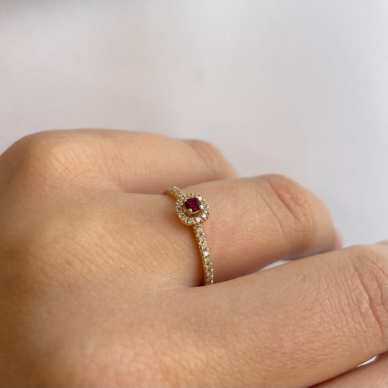 Sofia - Rubin diamantring i 14 kt. guld med i alt 0,17 ct.