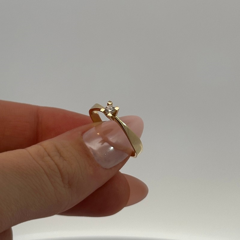 Diamantring i 14 kt. guld med 0,10ct brillant