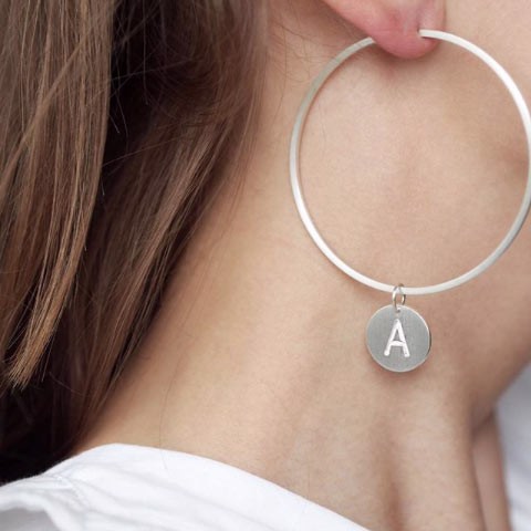 Jane Kønig - LOVETAG vedhæng i sølv BL014-S på model